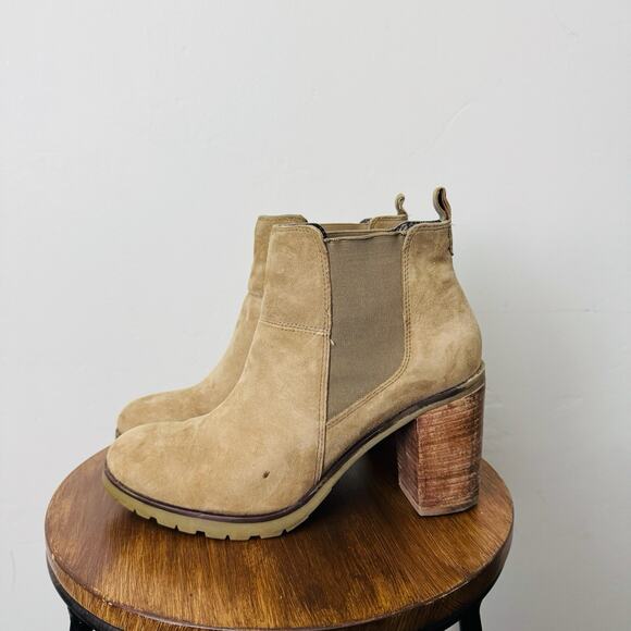 Crevo Alicia Chelsea Tan Suede Heeled Bootie Women’s Size 9 - Picture 1 of 10